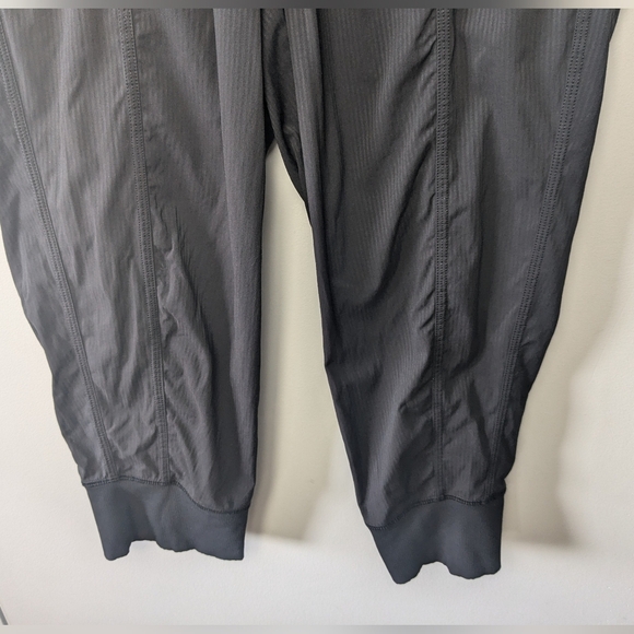 LULULEMON In Flux Crop Pants Size 4 Black Color With Pockets - Picture 7 of 16